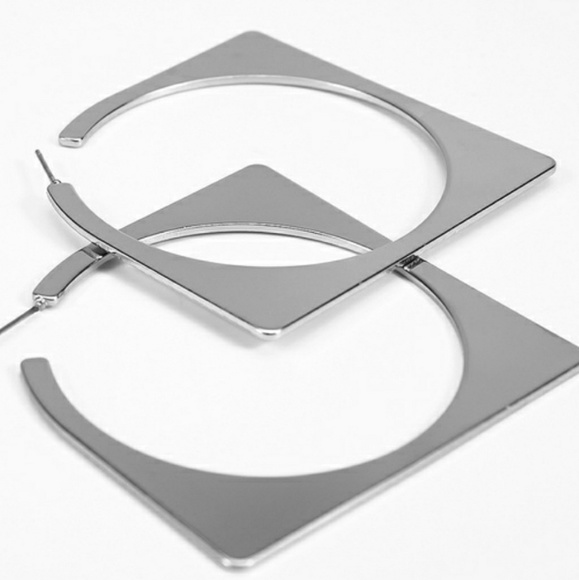 ✨ 2/$20 Silver Square Hoop Earrings - Picture 4 of 4